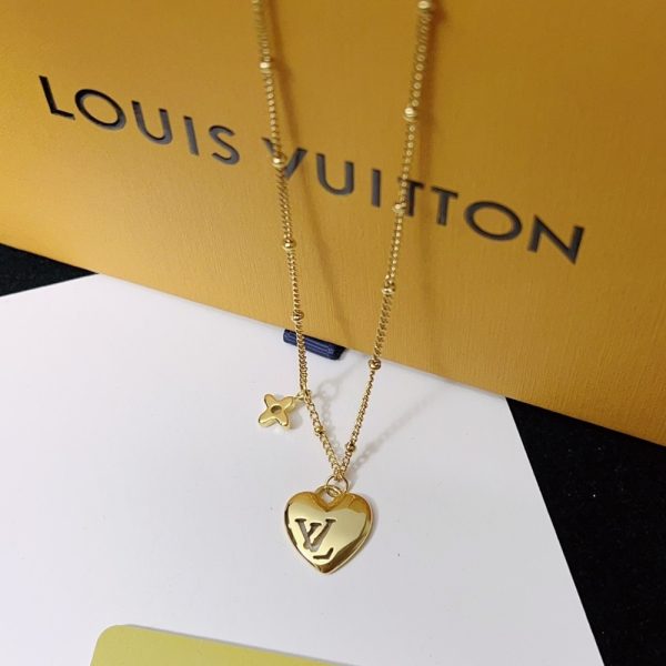 LOUIS VUITTON BLOOMING HEART NECKLACE GOLD M02310