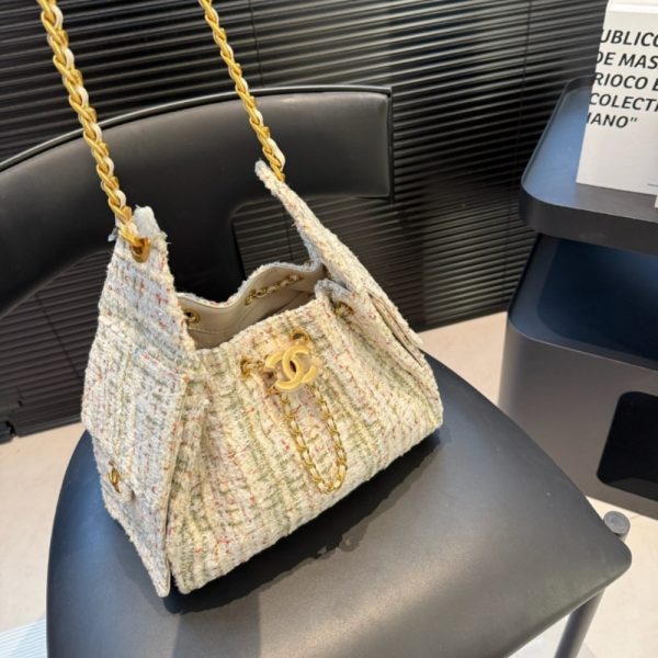 CHANEL 25 SMALL HANDBAG TWEED AND GOLD TONE METAL 25CM AS5293 B21178 NR774