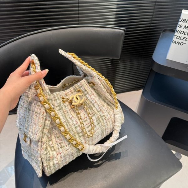 CHANEL 25 SMALL HANDBAG TWEED AND GOLD TONE METAL 25CM AS5293 B21178 NR774