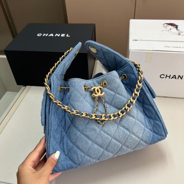 CHANEL 25 SMALL HANDBAG WASHED DENIM BLUE 25CM AS5293 B20603 U0475