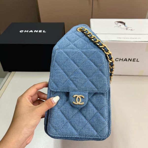 CHANEL 25 SMALL HANDBAG WASHED DENIM BLUE 25CM AS5293 B20603 U0475