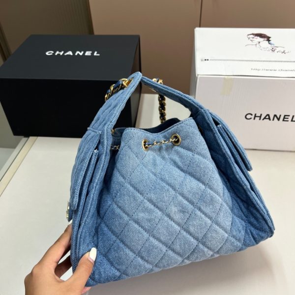 CHANEL 25 SMALL HANDBAG WASHED DENIM BLUE 25CM AS5293 B20603 U0475