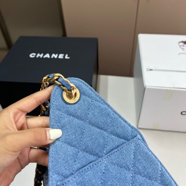 CHANEL 25 SMALL HANDBAG WASHED DENIM BLUE 25CM AS5293 B20603 U0475