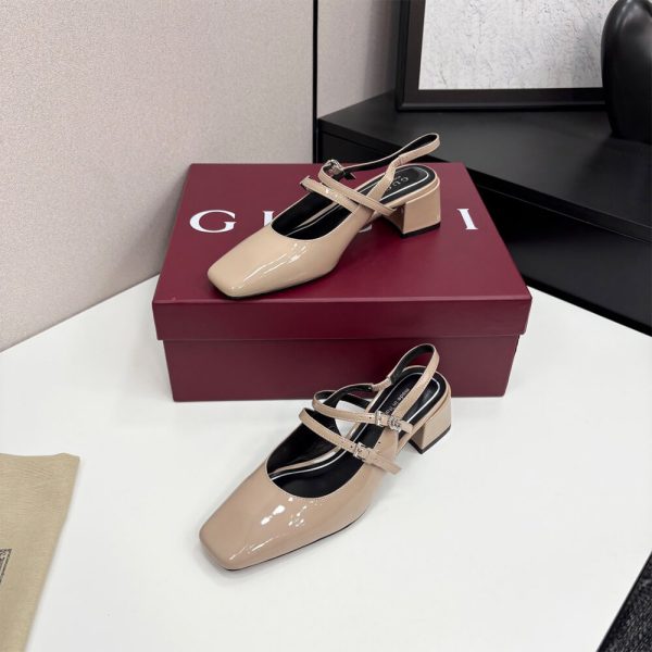 Gucci Women’s pump with Double G