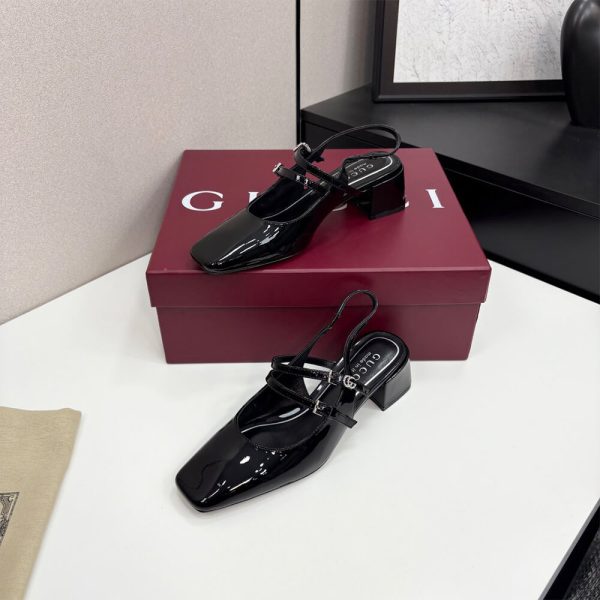 Gucci Women’s pump with Double G