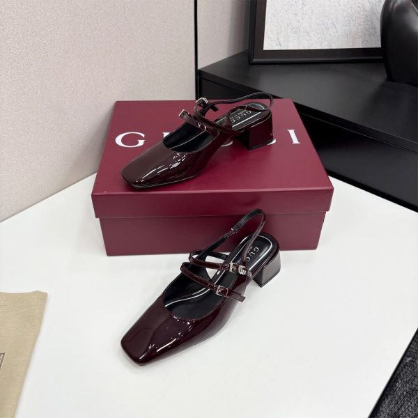 Gucci Women’s pump with Double G