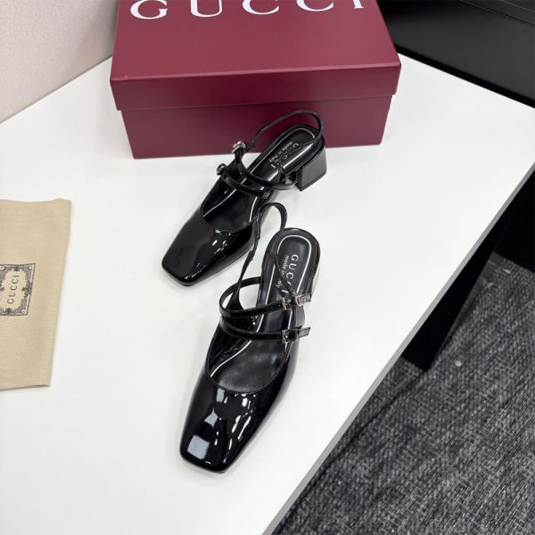 Gucci Women’s pump with Double G