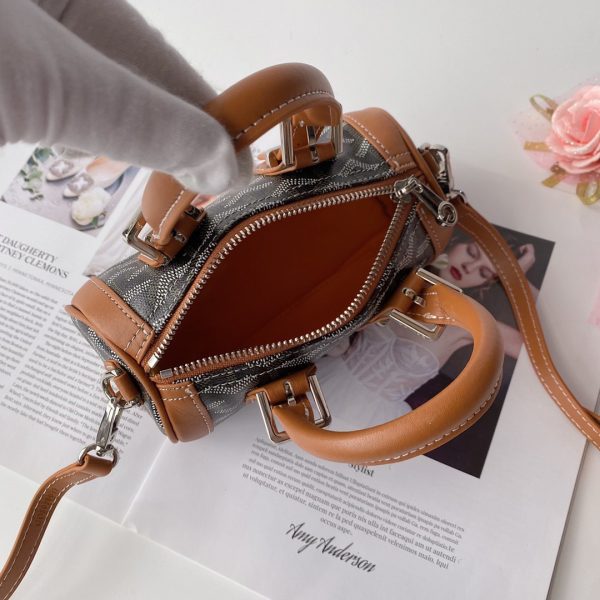 Cowhide Bag 12082025 – Size 18 x 8 x 10 cm
