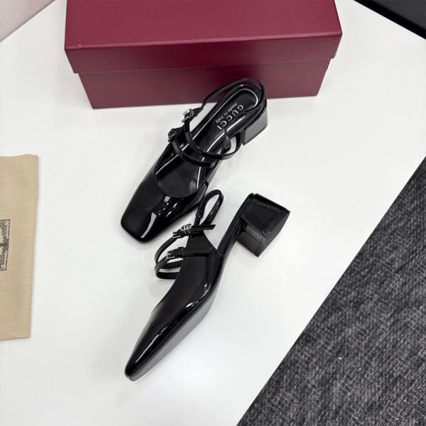 Gucci Women’s pump with Double G