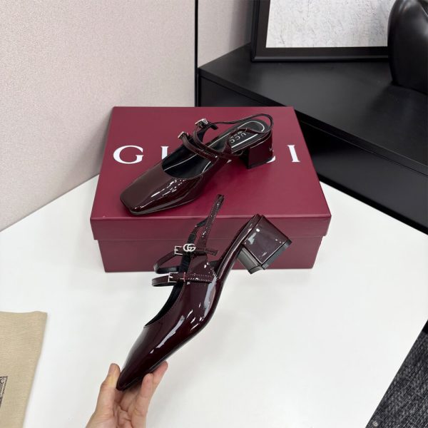 Gucci Women’s pump with Double G