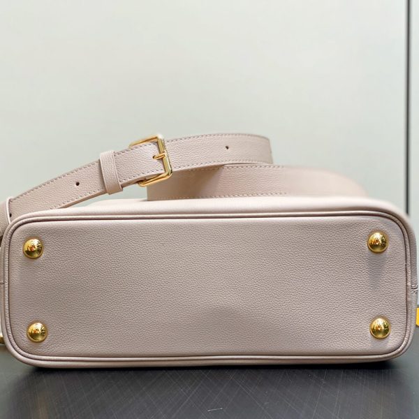 LV Capucines MM Souple(HIGH-END GRADE)