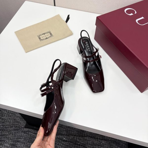Gucci Women’s pump with Double G