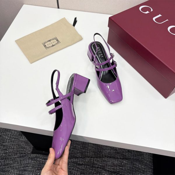 Gucci Women’s pump with Double G