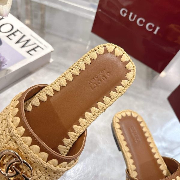 GUCCI WOMEN SLIDE SANDAL WITH DOUBLE G RAFFIA CROCHET 835084 FAEQ3 9642