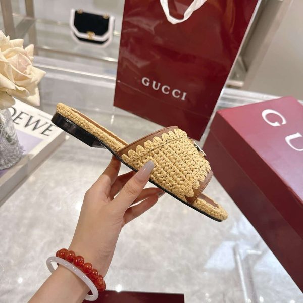 GUCCI WOMEN SLIDE SANDAL WITH DOUBLE G RAFFIA CROCHET 835084 FAEQ3 9642