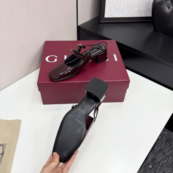 Gucci Women’s pump with Double G