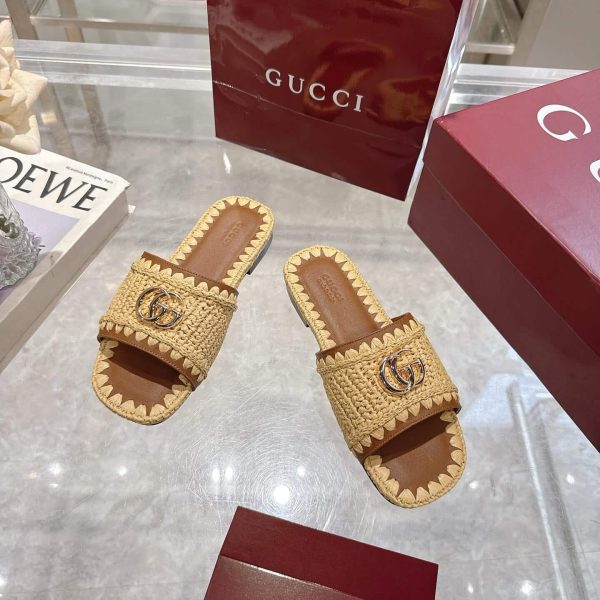 GUCCI WOMEN SLIDE SANDAL WITH DOUBLE G RAFFIA CROCHET 835084 FAEQ3 9642