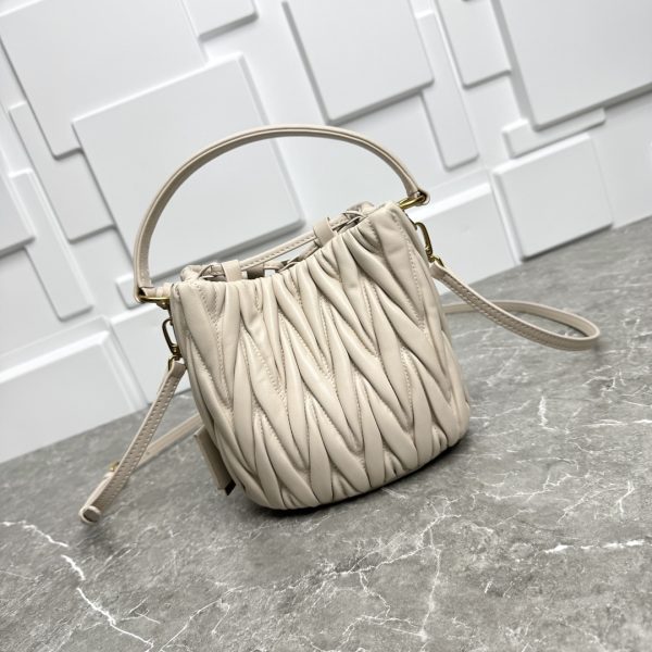 MIU MIU MATELASSÉ NAPPA LEATHER BAG WHITE 17CM 5BE084 N88 F0009