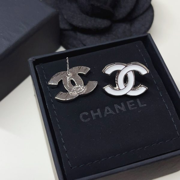 CHANEL 25S EARRINGS WHITE SILVER METAL ABF565 B20465 U0776
