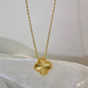 VCA Vintage Alhambra pendant
