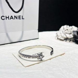 CHANEL Comète Chevron bracelet