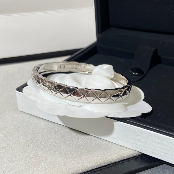 CHANEL COCO CRUSH bracelet