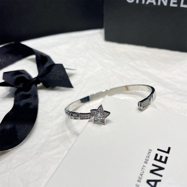 CHANEL Comète Chevron bracelet