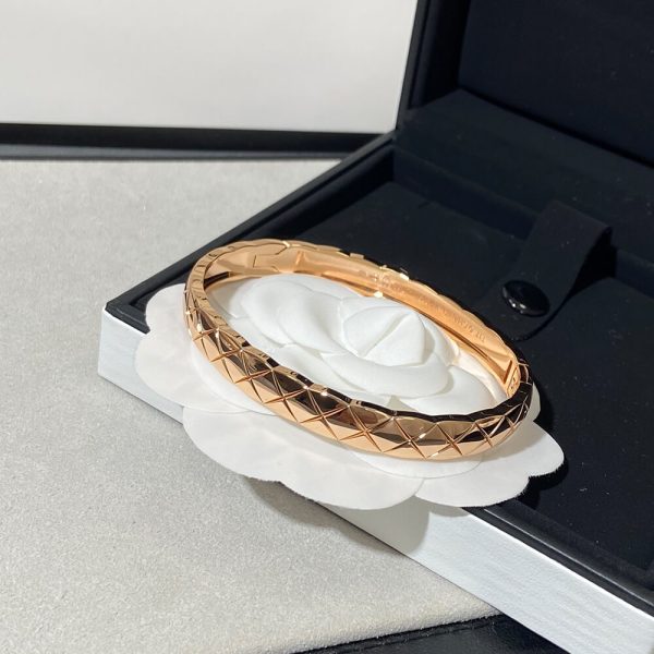CHANEL COCO CRUSH bracelet