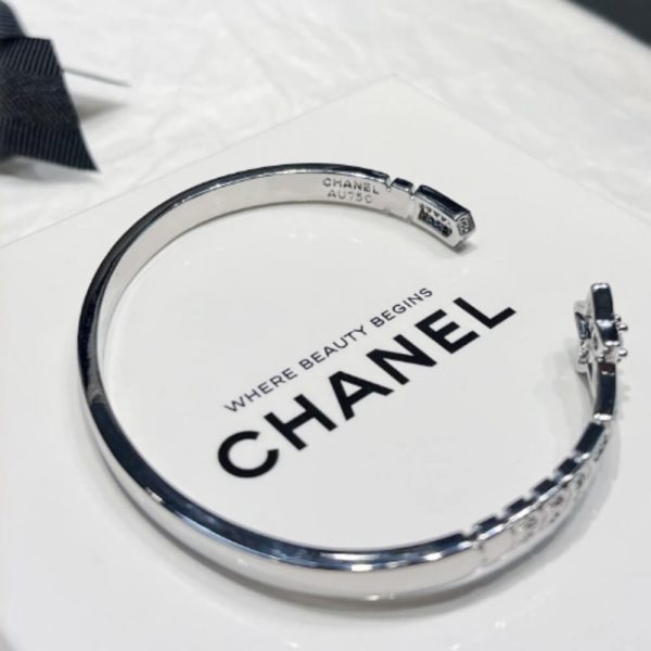 CHANEL Comète Chevron bracelet