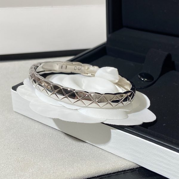 CHANEL COCO CRUSH bracelet