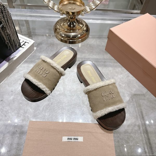 MIUMIU SUEDE CLOGS DESERT BEIGE 5Z505E Z0G F0F24 F ZF30