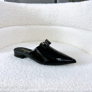 CHANEL 25A Crumpled Patent Sandals CHANEL 25A Crumpled Patent Sandals