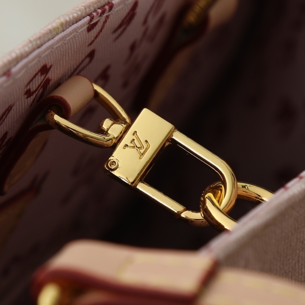 LOUIS VUITTON ONTHEGO ORGANIZER MEOWGRAM BEIGE 37CM M15136 LOUIS VUITTON ONTHEGO ORGANIZER MEOWGRAM BEIGE 37CM M15136