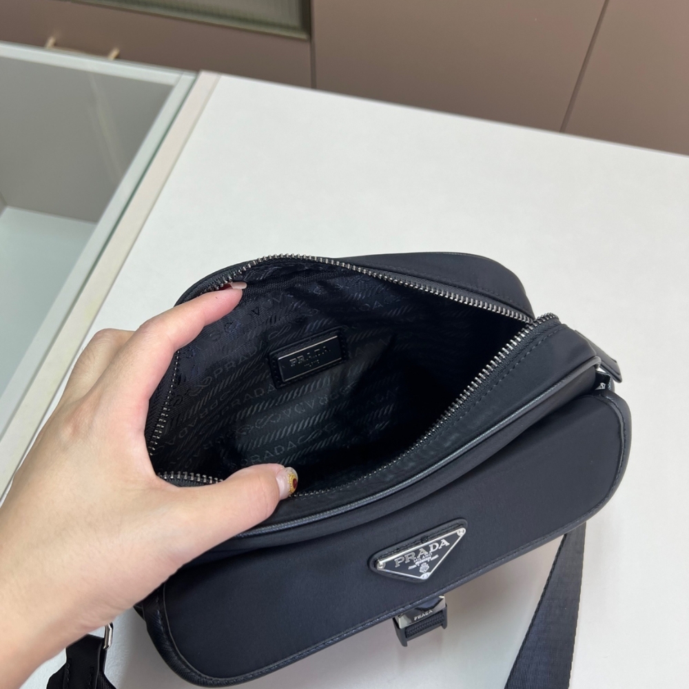 PRADA RE NYLON AND SAFFIANO LEATHER SHOULDER BAG BLACK 24CM 2VH133 2DMH F0002 XMP PRADA RE NYLON AND SAFFIANO LEATHER SHOULDER BAG BLACK 24CM 2VH133 2DMH F0002 XMP