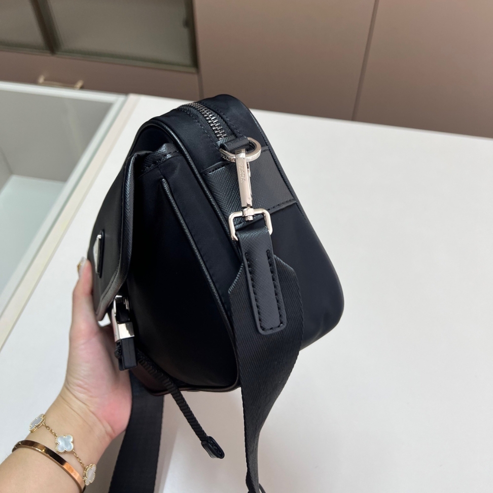 PRADA RE NYLON AND SAFFIANO LEATHER SHOULDER BAG BLACK 24CM 2VH133 2DMH F0002 XMP PRADA RE NYLON AND SAFFIANO LEATHER SHOULDER BAG BLACK 24CM 2VH133 2DMH F0002 XMP