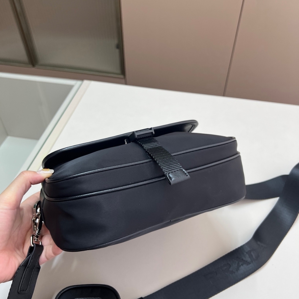 PRADA RE NYLON AND SAFFIANO LEATHER SHOULDER BAG BLACK 24CM 2VH133 2DMH F0002 XMP PRADA RE NYLON AND SAFFIANO LEATHER SHOULDER BAG BLACK 24CM 2VH133 2DMH F0002 XMP