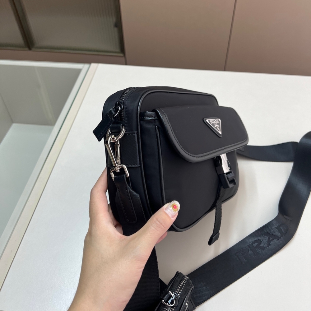 PRADA RE NYLON AND SAFFIANO LEATHER SHOULDER BAG BLACK 24CM 2VH133 2DMH F0002 XMP PRADA RE NYLON AND SAFFIANO LEATHER SHOULDER BAG BLACK 24CM 2VH133 2DMH F0002 XMP