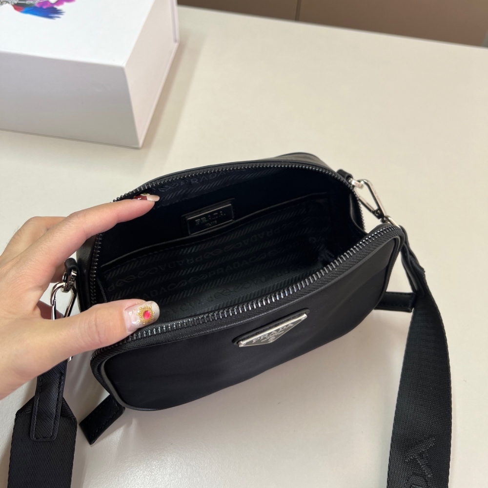 PRADA BRIQUE RE NYLON AND SAFFIANO LEATHER BAG BLACK 20CM 2VH070 2DMH F0002 V XMP PRADA BRIQUE RE NYLON AND SAFFIANO LEATHER BAG BLACK 20CM 2VH070 2DMH F0002 V XMP