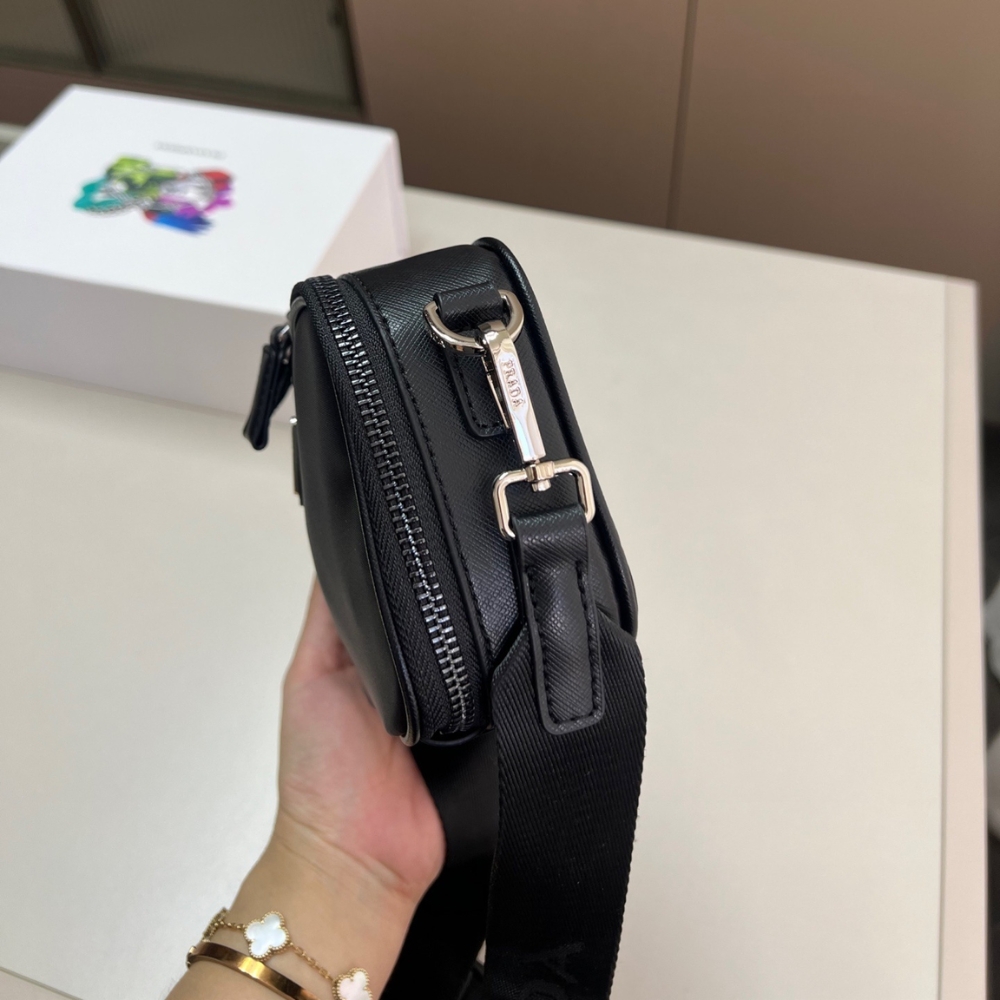 PRADA BRIQUE RE NYLON AND SAFFIANO LEATHER BAG BLACK 20CM 2VH070 2DMH F0002 V XMP PRADA BRIQUE RE NYLON AND SAFFIANO LEATHER BAG BLACK 20CM 2VH070 2DMH F0002 V XMP