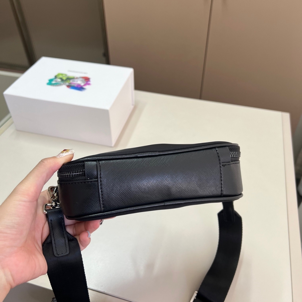 PRADA BRIQUE RE NYLON AND SAFFIANO LEATHER BAG BLACK 20CM 2VH070 2DMH F0002 V XMP PRADA BRIQUE RE NYLON AND SAFFIANO LEATHER BAG BLACK 20CM 2VH070 2DMH F0002 V XMP