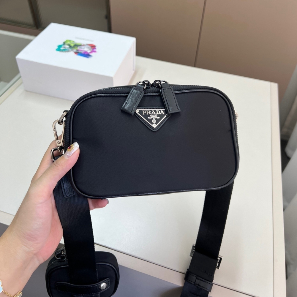 PRADA BRIQUE RE NYLON AND SAFFIANO LEATHER BAG BLACK 20CM 2VH070 2DMH F0002 V XMP PRADA BRIQUE RE NYLON AND SAFFIANO LEATHER BAG BLACK 20CM 2VH070 2DMH F0002 V XMP