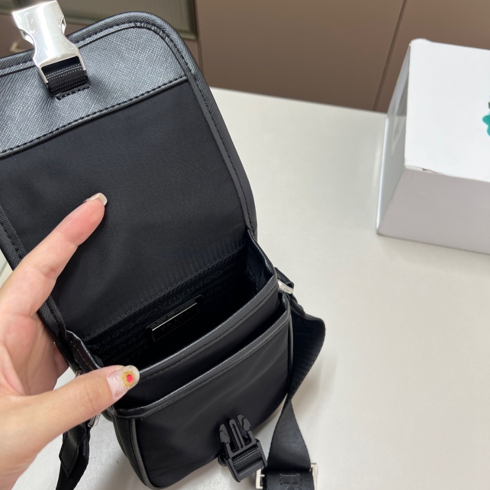 PRADA RE NYLON AND SAFFIANO LEATHER SHOULDER BAG BLACK 17CM 2VH112 2DMH F0002 V WOP PRADA RE NYLON AND SAFFIANO LEATHER SHOULDER BAG BLACK 17CM 2VH112 2DMH F0002 V WOP