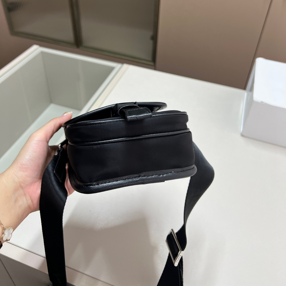 PRADA RE NYLON AND SAFFIANO LEATHER SHOULDER BAG BLACK 17CM 2VH112 2DMH F0002 V WOP PRADA RE NYLON AND SAFFIANO LEATHER SHOULDER BAG BLACK 17CM 2VH112 2DMH F0002 V WOP