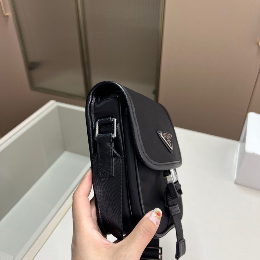 PRADA RE NYLON AND SAFFIANO LEATHER SHOULDER BAG BLACK 17CM 2VH112 2DMH F0002 V WOP PRADA RE NYLON AND SAFFIANO LEATHER SHOULDER BAG BLACK 17CM 2VH112 2DMH F0002 V WOP