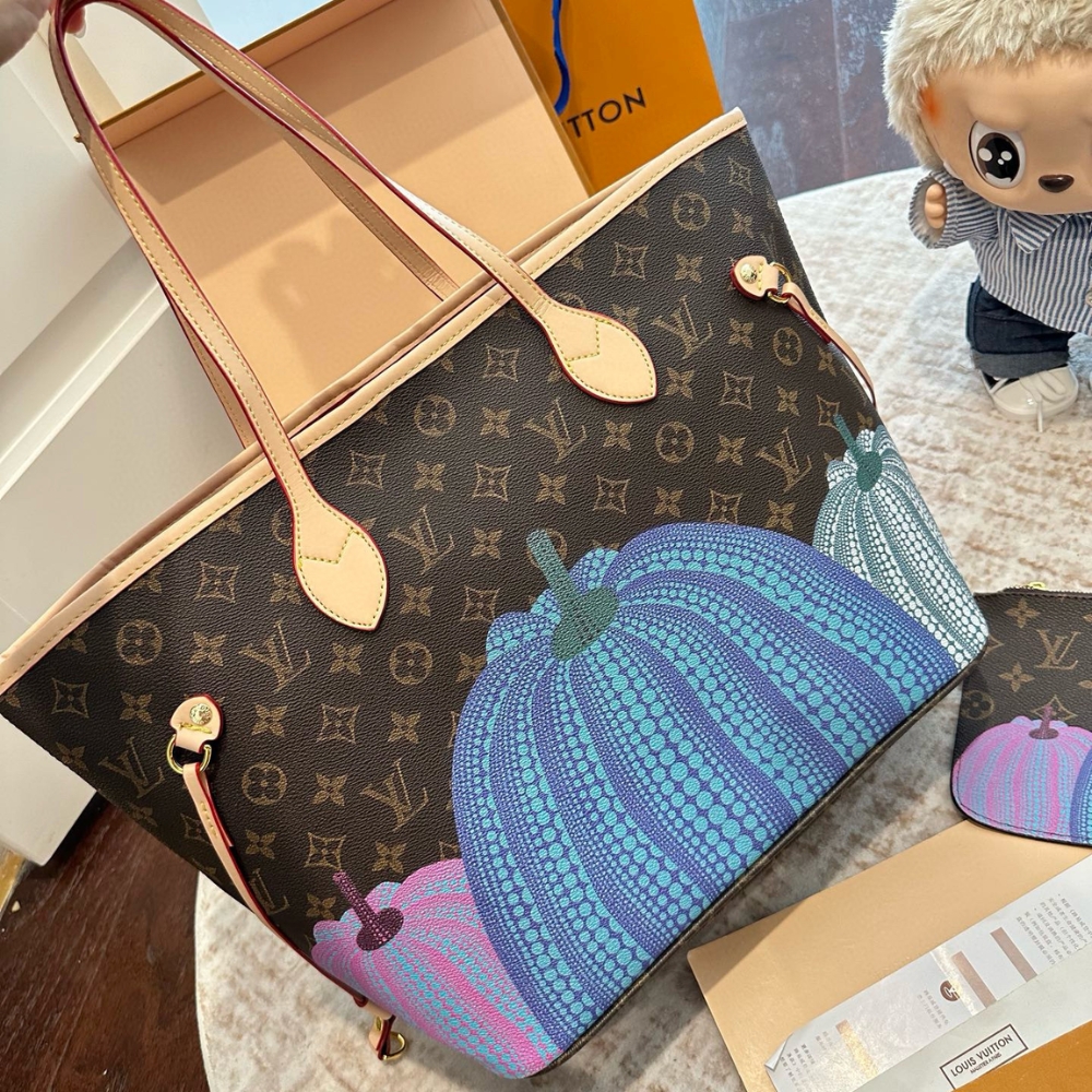 LOUIS VUITTON X YAYOI KUSAMA NEVERFULL MM MONOGRAM PUMPKIN DOTS BLUE 31CM M46468 LOUIS VUITTON X YAYOI KUSAMA NEVERFULL MM MONOGRAM PUMPKIN DOTS BLUE 31CM M46468