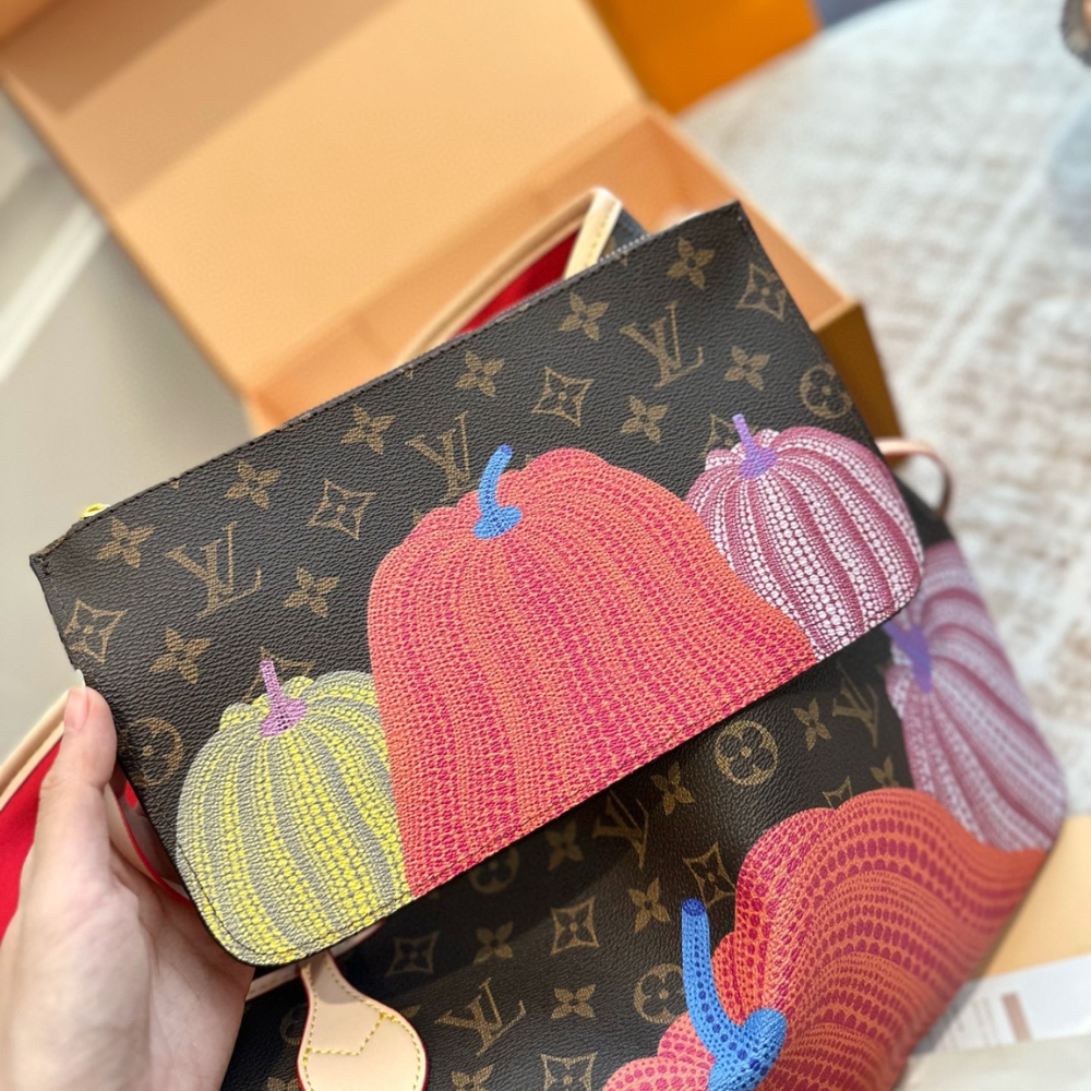 LOUIS VUITTON X YAYOI KUSAMA NEVERFULL MM MONOGRAM PUMPKIN DOTS RED 31CM LOUIS VUITTON X YAYOI KUSAMA NEVERFULL MM MONOGRAM PUMPKIN DOTS RED 31CM