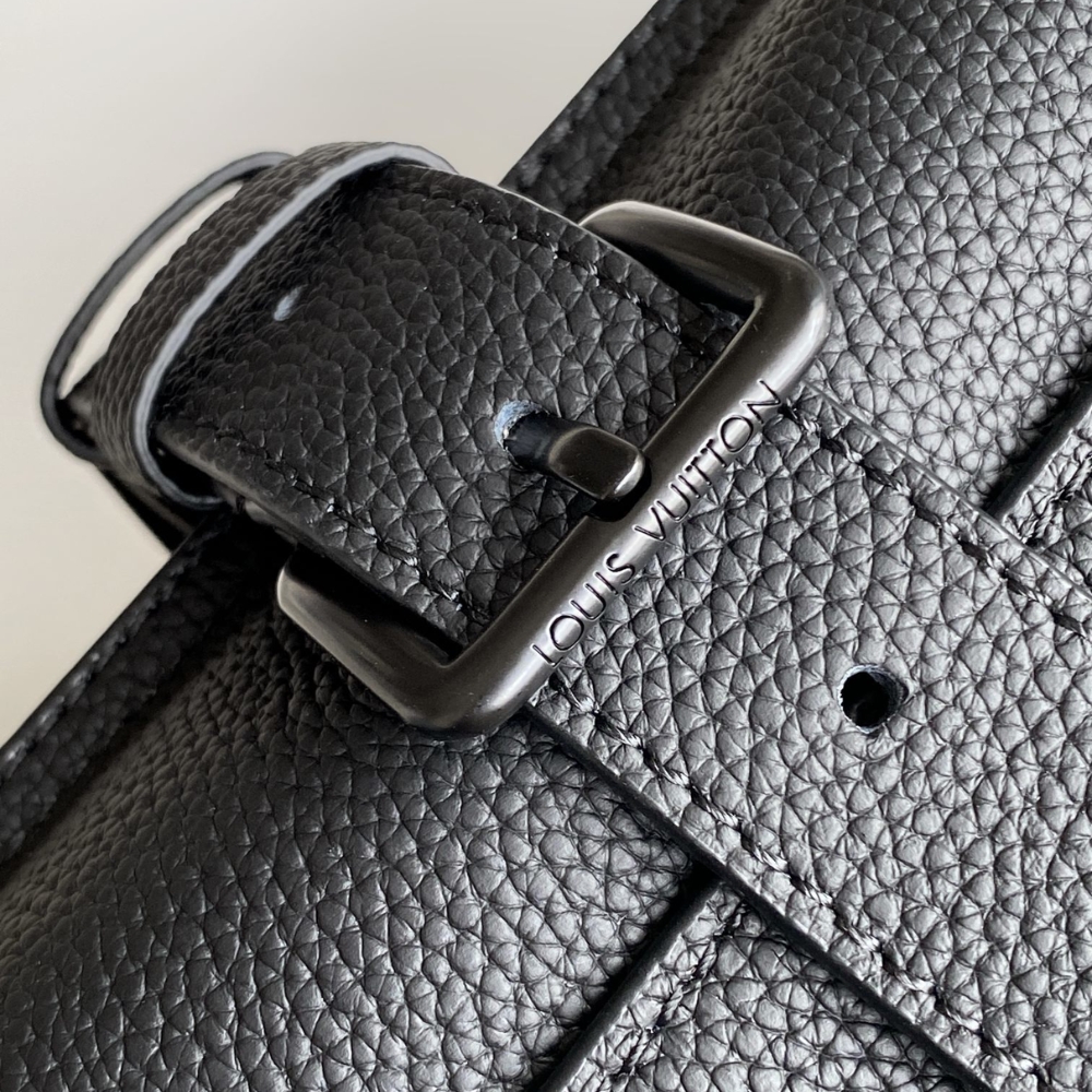 LOUIS VUITTON BOARDING MESSENGER BLACK 24CM M15265 LOUIS VUITTON BOARDING MESSENGER BLACK 24CM M15265