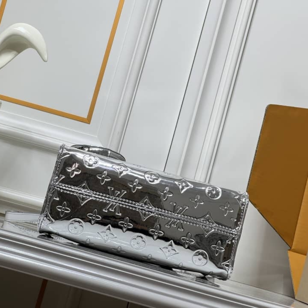 LOUIS VUITTON ONTHEGO PM SILVER 25CM LOUIS VUITTON ONTHEGO PM SILVER 25CM