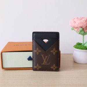 LOUIS VUITTON PORTE CARTES MAGNET MONOGRAM BLACK 9CM