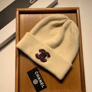 CHANEL CC LOGO CASHMERE BEANIE BEIGE